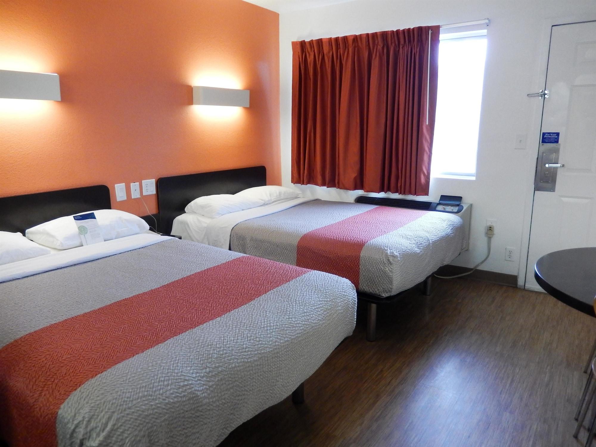 Motel 6-Clute, Tx Bagian luar foto