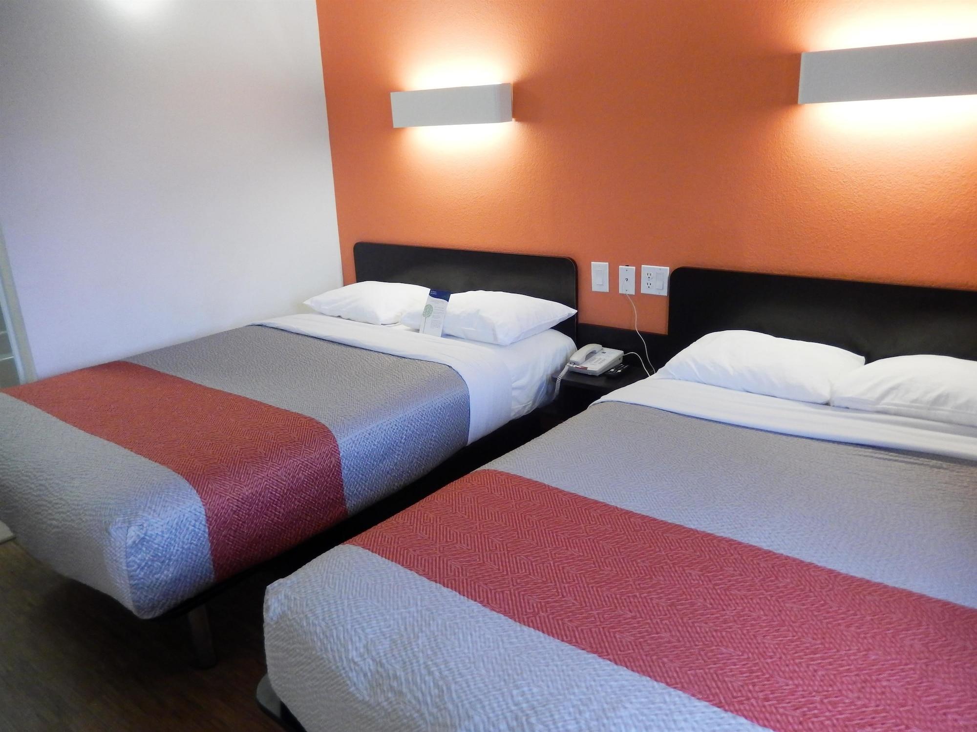 Motel 6-Clute, Tx Bagian luar foto