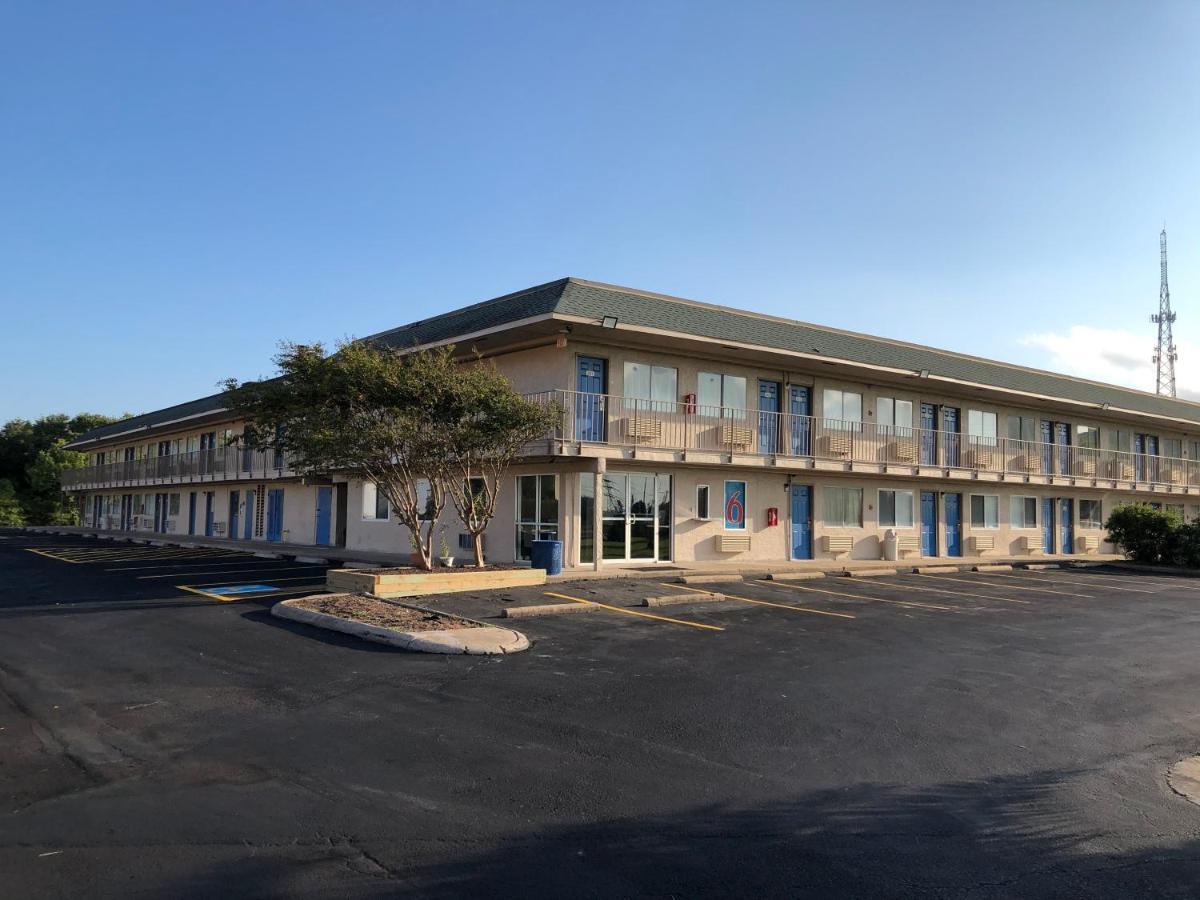 Motel 6-Clute, Tx Bagian luar foto