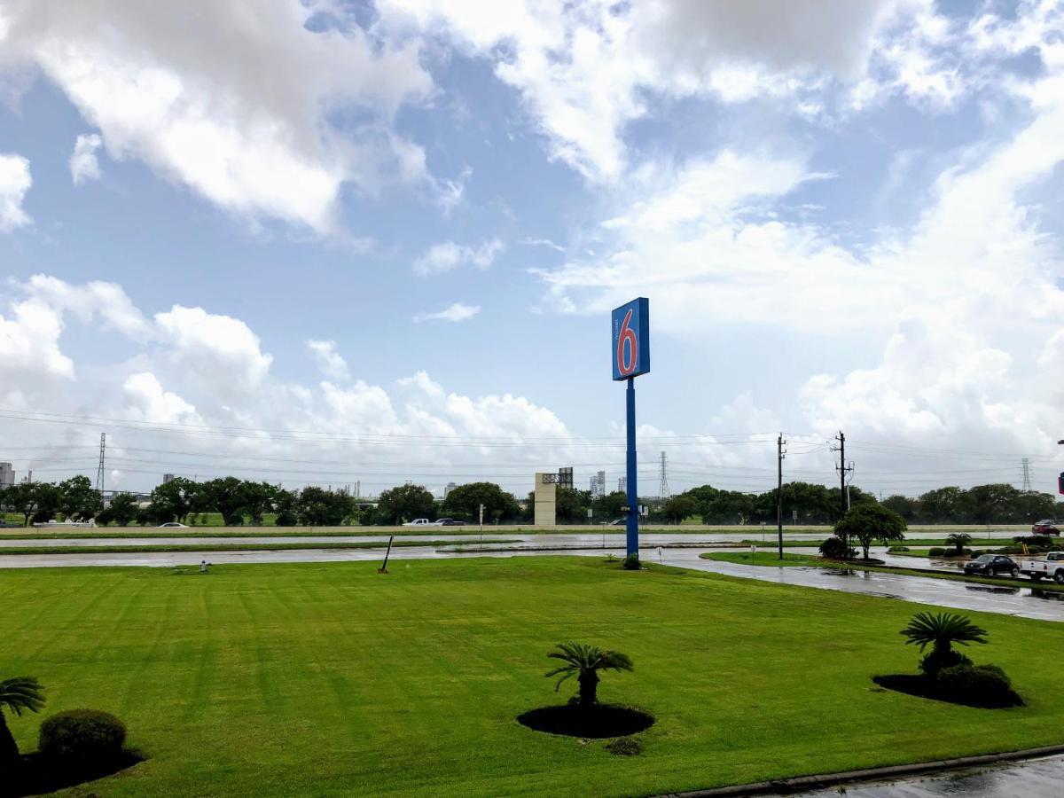 Motel 6-Clute, Tx Bagian luar foto