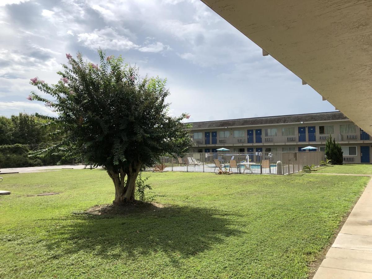 Motel 6-Clute, Tx Bagian luar foto