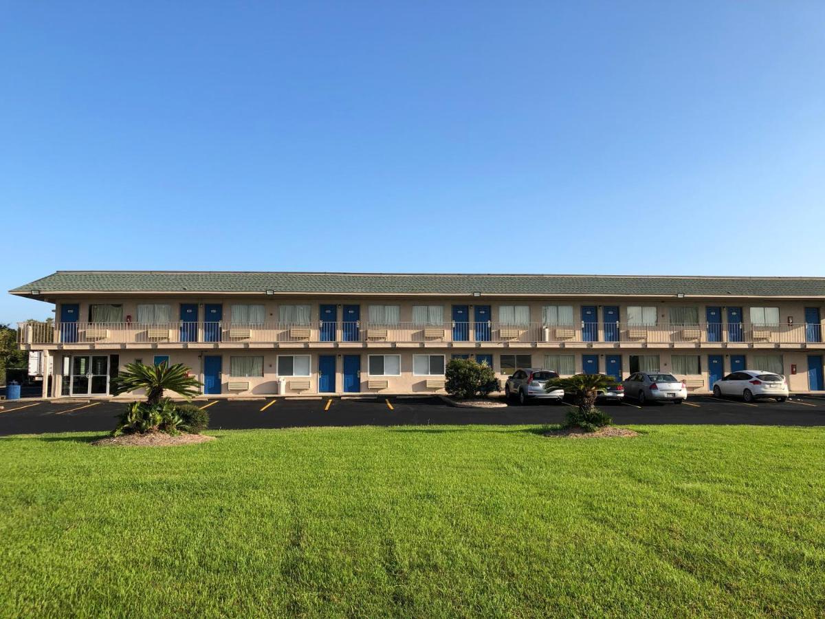 Motel 6-Clute, Tx Bagian luar foto