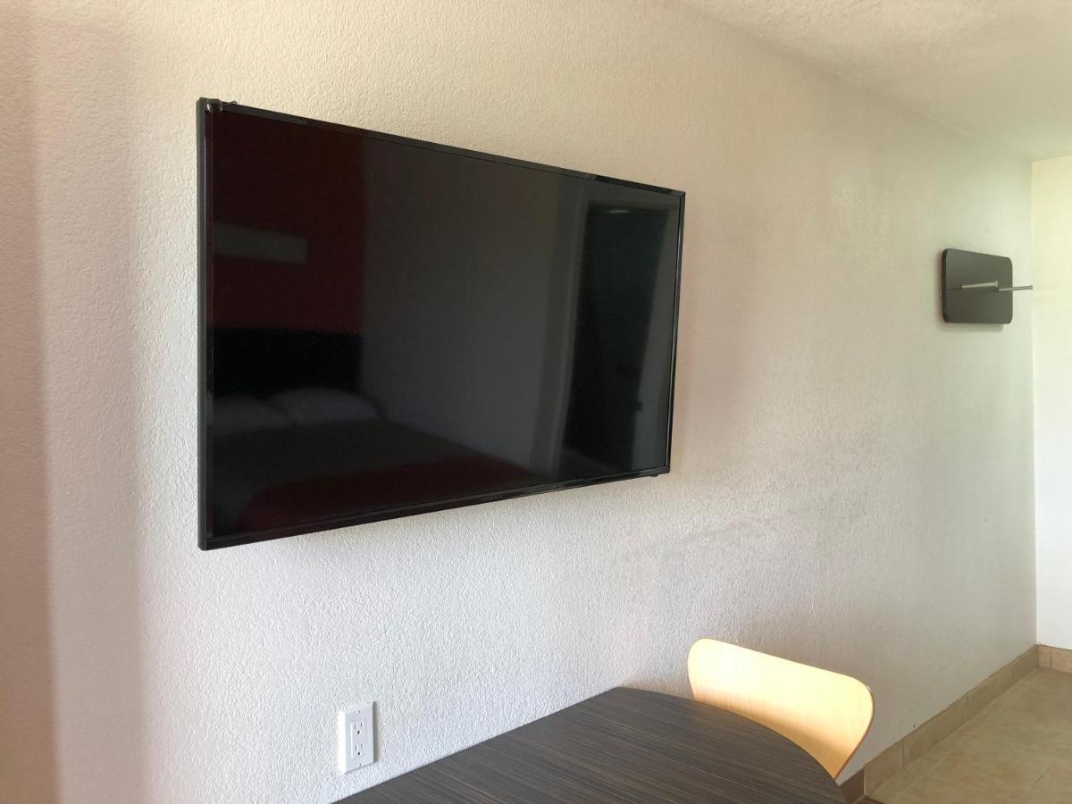 Motel 6-Clute, Tx Bagian luar foto