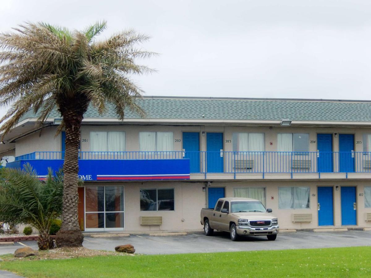 Motel 6-Clute, Tx Bagian luar foto